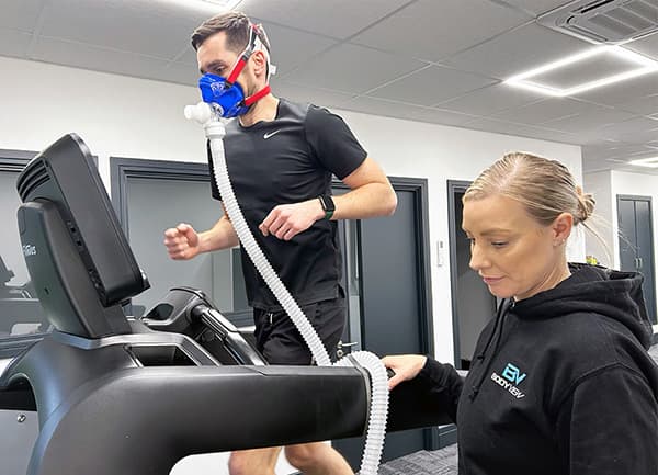 A customer running on a vo2 max test